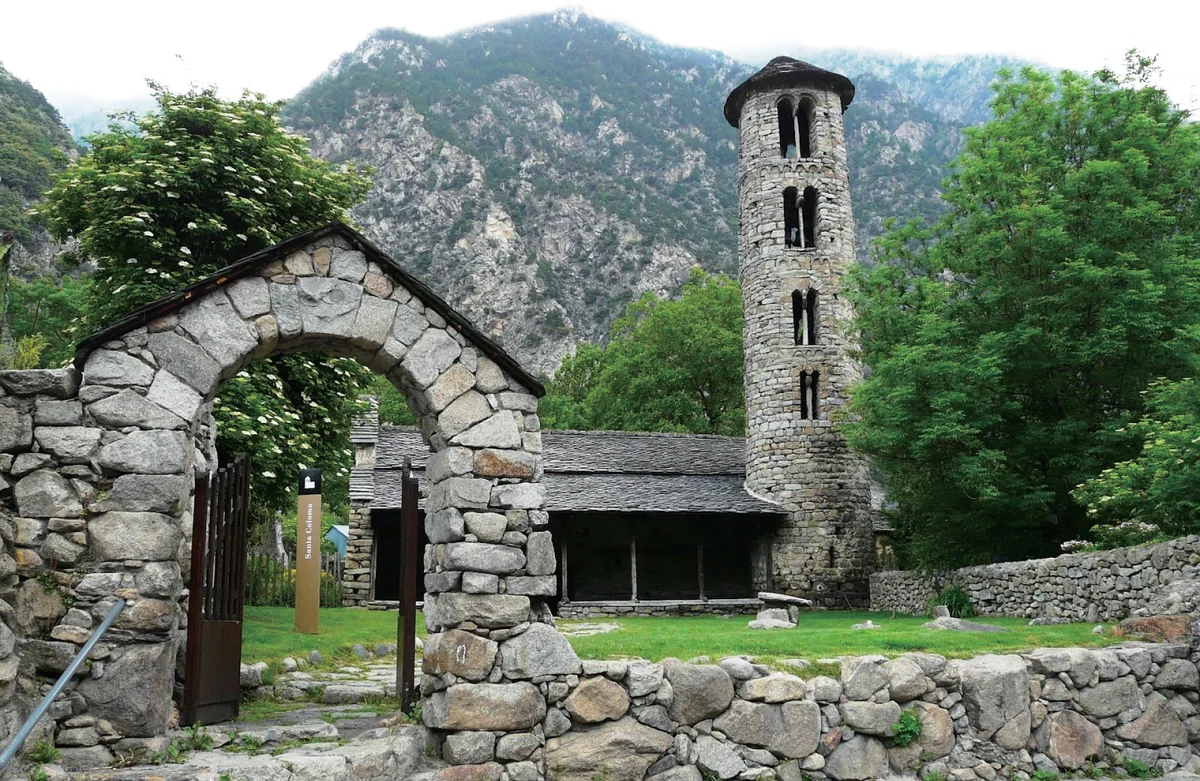 圣科洛马教堂(Santa Coloma)